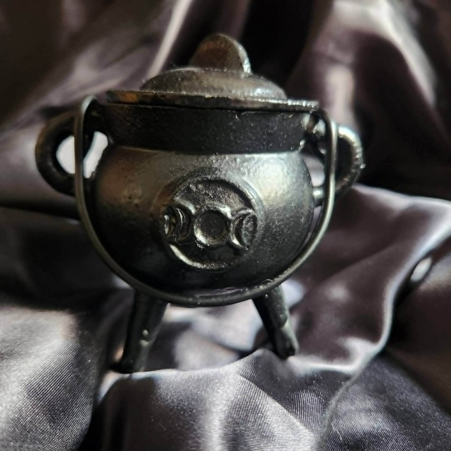 Cauldron- Black