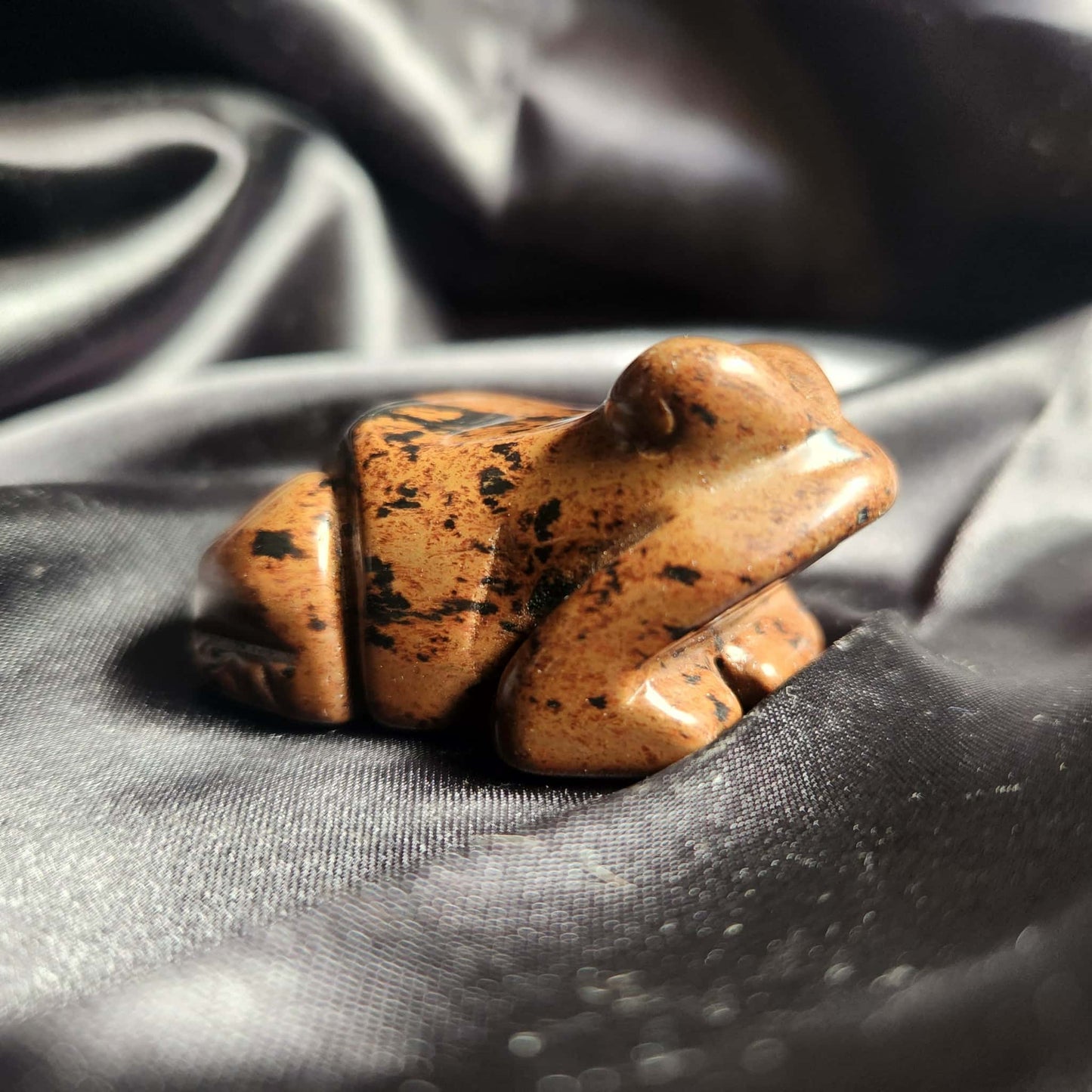 Mahogony Obsidian Frog